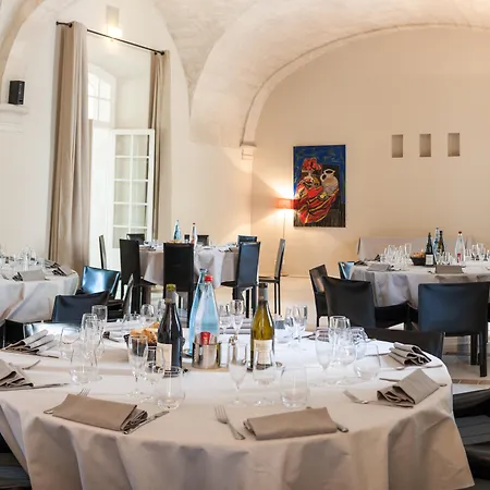 Cloitre Saint Louis 4*
