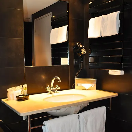Отель Cloitre Saint Louis 4*
